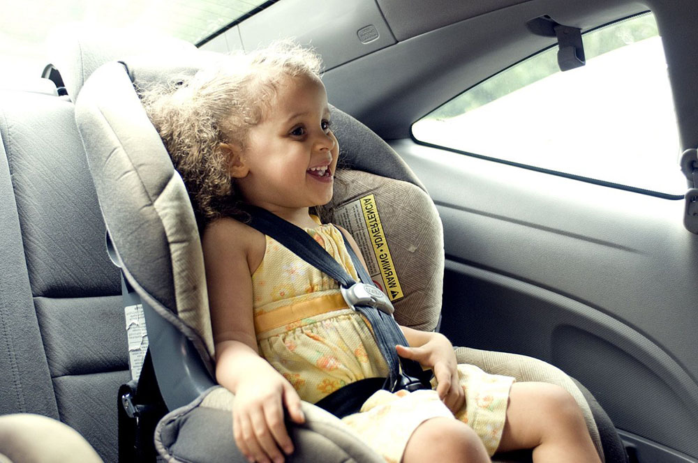 Jak zadbać o bezpieczeństwo dziecka w samochodzie?