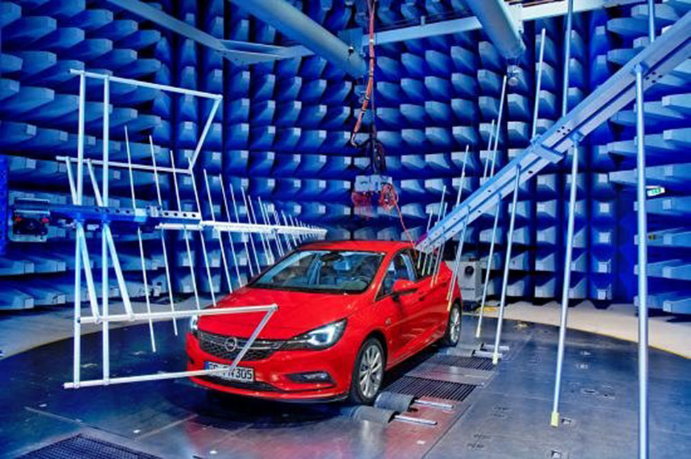 Elektronicznie sprawny: nowy Opel Astra uzyskał doskonałe wyniki w Centrum EMC